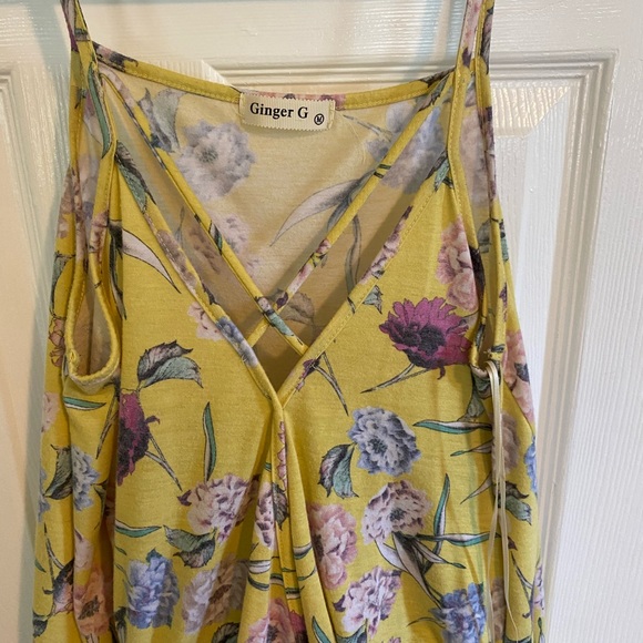 Floral print top - Picture 2 of 3